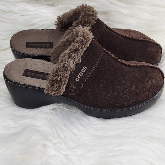 CLEARANCE Crocs 9W Cobbler Faux Fur Trim Leather Espresso Brown Slip On Heeled - Picture 2 of 7